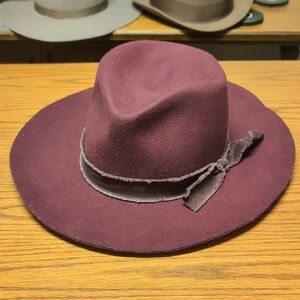 Chic Maroon Women's Fedora